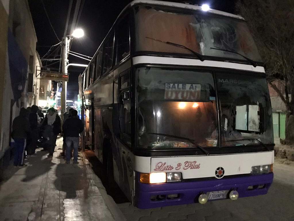 ウユニ行きのバス