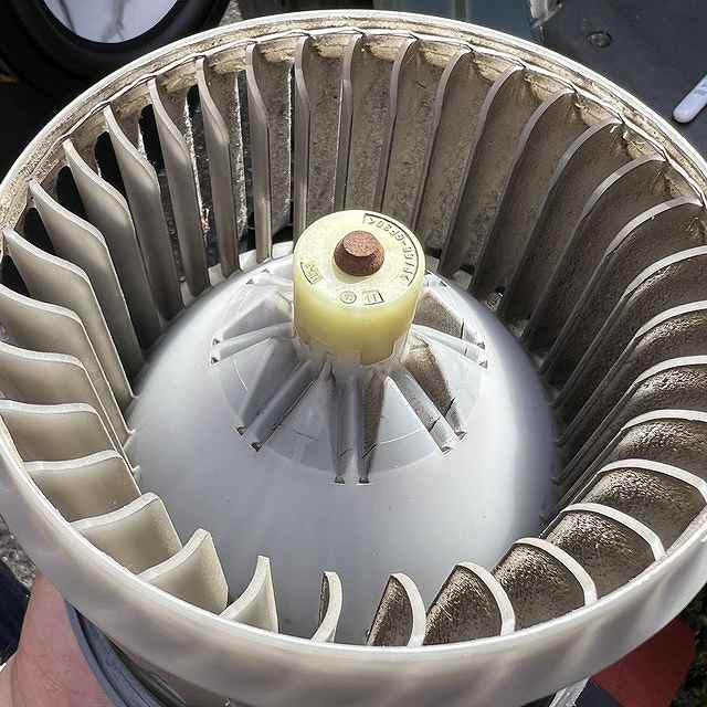 エアコンフィルター取り付け