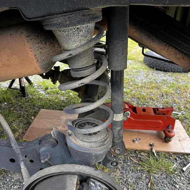 リフトアップスプリング取り付け