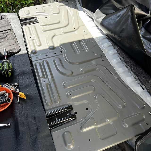 リアシートベルト取付