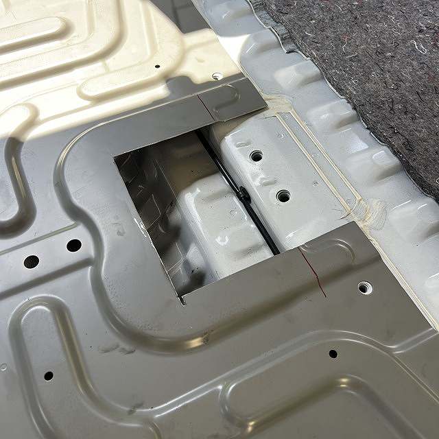 リアシートベルト取付