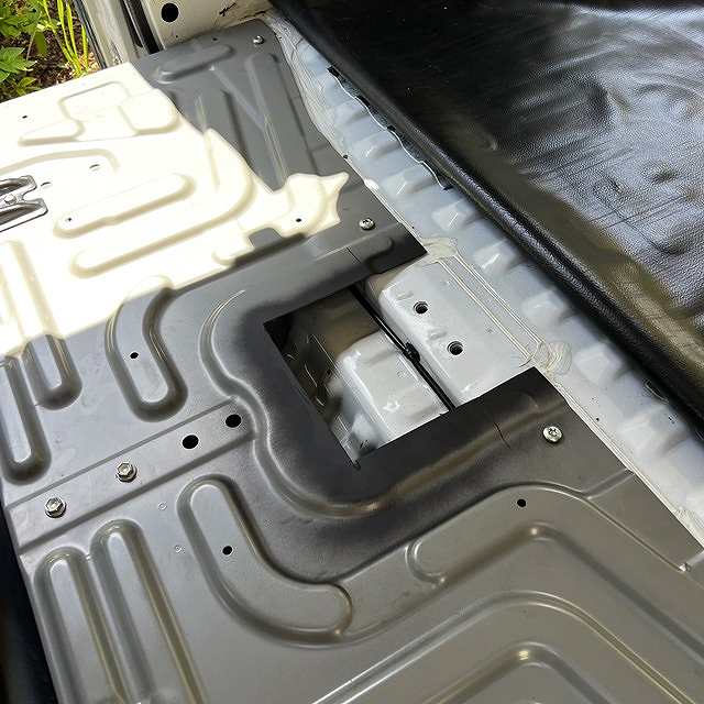 リアシートベルト取付