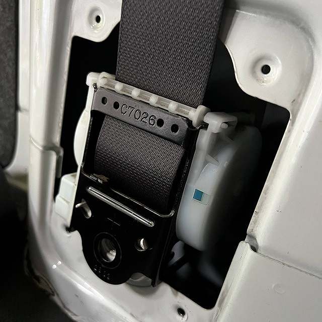 リアシートベルト取付