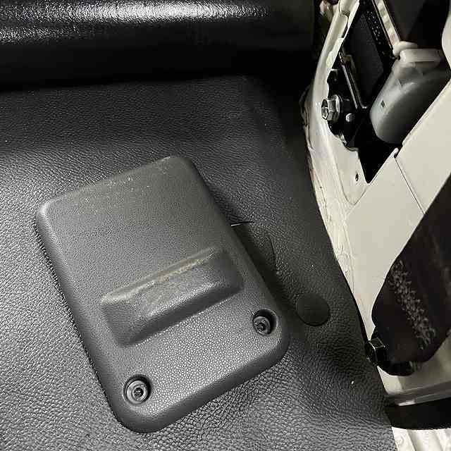 リアシートベルト取付