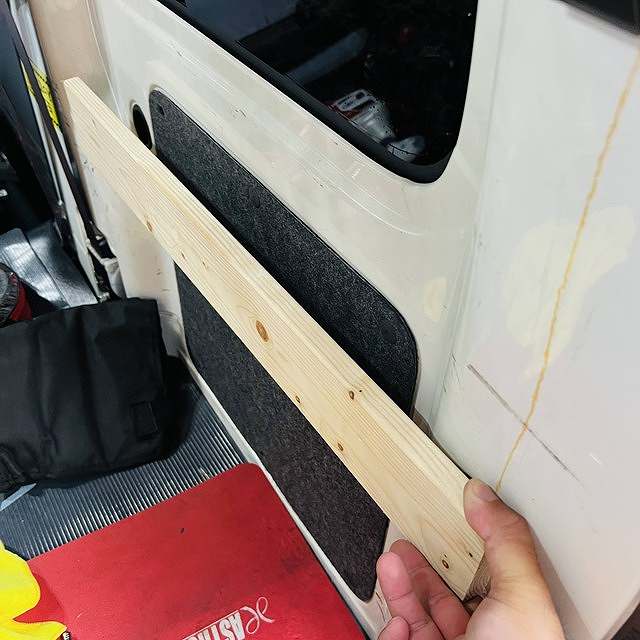 荷室棚