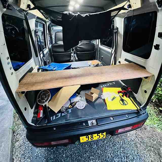 荷室棚
