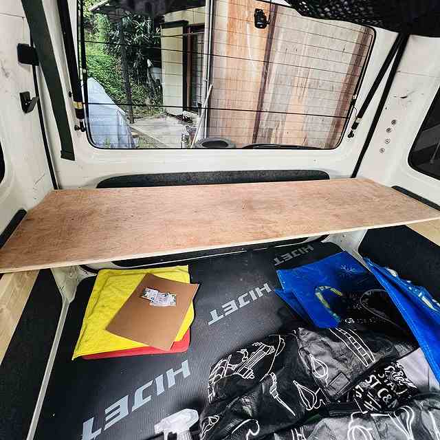 荷室棚