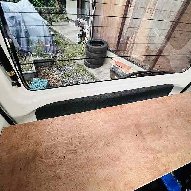 荷室棚