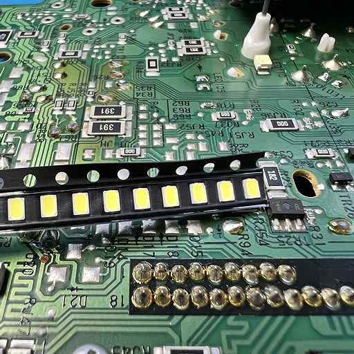 メーターバックライト白色化