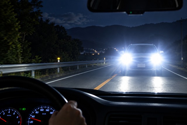 眩しい対向車
